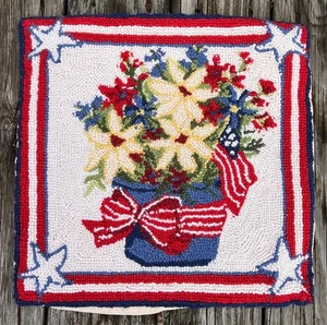 Throw Pillow Cover Rug Hook PATRIOTIC  Flag and Flowers 16" x 16" Sq - Picture 1 of 4