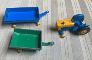 Vintage Matchbox No.40 & N0. 51 Green & Blue Trailers & No. 39 Ford Tractor - Picture 1 of 4
