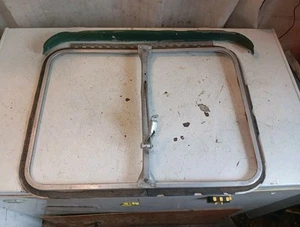 Vintage Hehr? Camper Trailer RV Aluminum Push Out Window Frame And Eyebrow - Foto 1 di 18