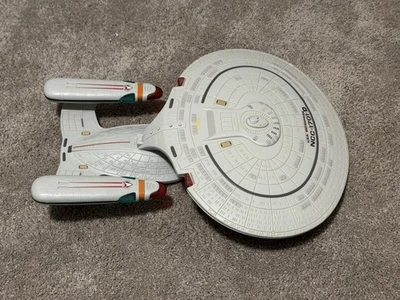1992 Paramount Pictures Playmates Star Trek NCC-1701-D Working Lights & Sounds! - Image 1 of 4