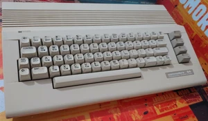 Commodore 64 II C64C (+ zasilacz) working (242791) Classic 8-bit computer - Zdjęcie 1 z 6