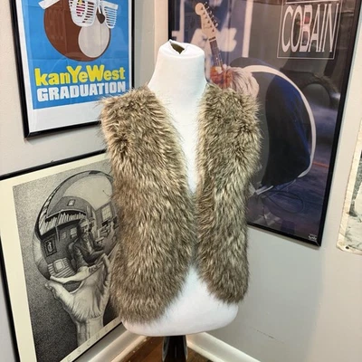 Chaleco de piel sintética Piper & Blue marrón para mujer talla mediana Foto 1 de 4