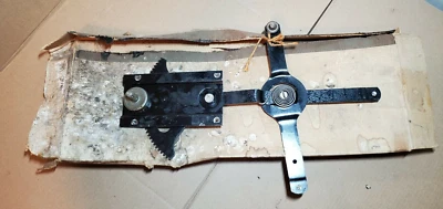 NOS 1939-48 Plymouth Dodge Desoto Chrysler porta traseira direita REGULADOR DE JANELA #2 - Imagem 1 de 3