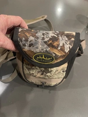 Leica 10x42 HD(high DefinitionBinoculars With Camo Case And Vest By Horn Hunter. - Image 1 of 4