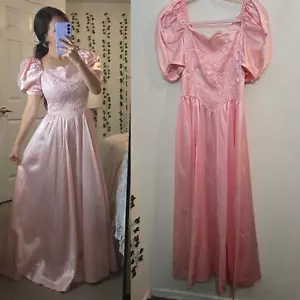Vestido pequeño de encaje satinado vintage - Imagen 1 de 16