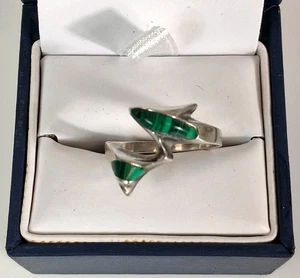 Anillo de Colección Plata de Ley 925 con Incrustaciones de Malaquita By-Pass Talla 7.5 Y2k Joyería 2.52g - Imagen 1 de 7