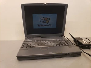Portatile vintage Toshiba Tecra 8000 Intel Pentium II 300 MHz 256 MB 13,3" Win98-SE - Foto 1 di 15