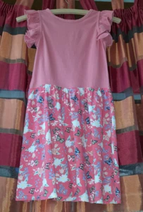 Kleid Gr. 154 mit Blümchen und Schmetterlingen - Bild 1 von 2