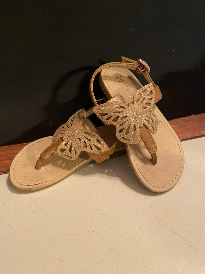 Sandalias mariposa marrones The Children’s Place Girls Suze 5 para niños pequeños Foto 1 de 3