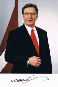 Latvia Prime Minister Māris Kučinskis 1961- autograph signed 4"x6" photo - Picture 1 of 1