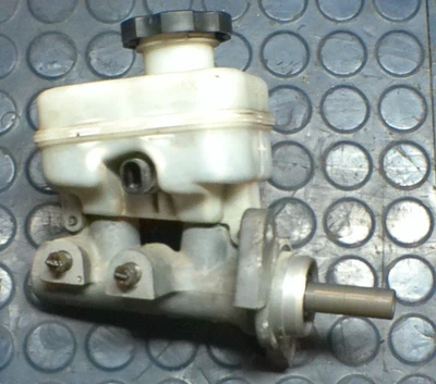 Conjunto de cilindro maestro de freno Chevy Colorado GMC Canyon 2004-2008 OEM 19209275 Foto 1 de 4