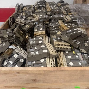 Siemens Simatic S5 – 6ES5 700-8MA11 Bus Module – 400 Stück – Posten / Restposten - Bild 1 von 5