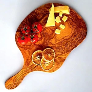 Tabla de servir/cortar irregular artesanal rústica de madera de olivo premium con mango - Imagen 1 de 10