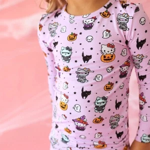 Nuevo con etiquetas Juego de pijama de dos piezas Posh Peanut Hellow Kitty Monsters talla 12-18 meses - Imagen 1 de 5