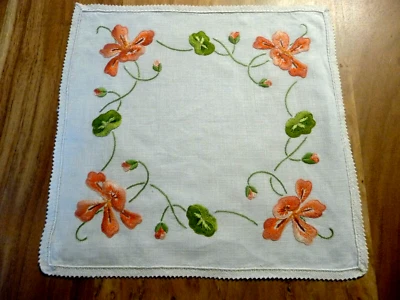 Linge ancien 1 napperon lin blanc  brodé de fleurs  et galon   ( ref 16 ) - Photo 1/4