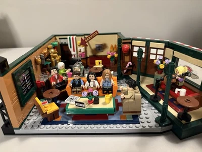 LEGO Ideas Friends Central Perk 21319 1070 All Pieces w Instructions - Image 1 of 4