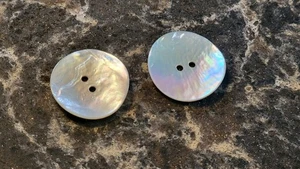 (2) Genuine Vintage AGOYA BUTTONS - 2 Holes - 1" Pearl Iridescent - Picture 1 of 3