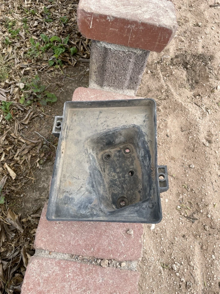 Jeep Cherokee XJ Comanche MJ 1984-2001 OEM bandeja de batería AMC 895202092 Foto 1 de 2