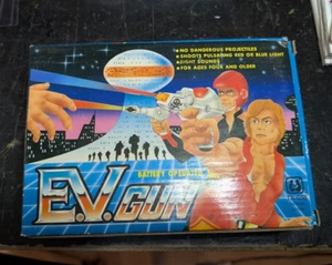 E.V. Waffe neu im Karton getestet und funktioniert einwandfrei 80er Jahre - Bild 1 von 4