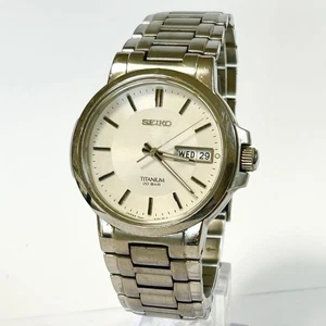 RELOJ PULSERA SEIKO TITANIO 7N437B80 20BAR Analógico Cuarzo Solar 3 Manejas - Imagen 1 de 5