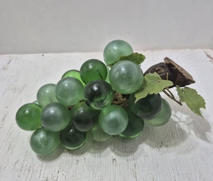 VINTAGE EMERALD & MILKY GREEN GRAPE CLUSTER DRIFTWOOD Acrylic Lucite Centerpiece - Picture 1 of 9