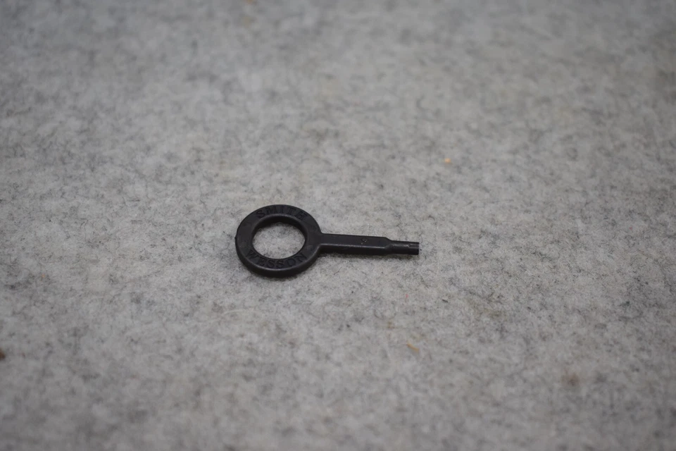 Smith & Wesson 29896 左轮手枪内锁钥匙 (723,10R) — 第 1/1 张图片