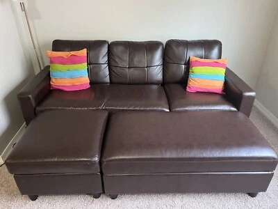 sofá seccional con chaise y otomana para almacenamiento Foto 1 de 4