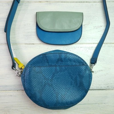 Bolsa tiracolo Fossil Millie azul cobra couro azul lagoa com bolsa de cartão - Imagem 1 de 4