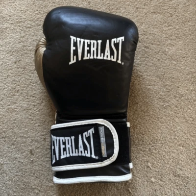 Everlast PowerLock 16oz Right Hand Black & Gold Boxing Glove *Read* - Image 1 of 4