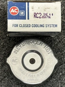 Corvette 1948-56, Olds & More GM 850796 RC-2 4# TAPA RADIADOR - NUEVO EN CAJA - Imagen 1 de 4