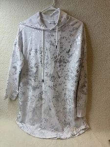 NWT Emily Daniels Women’s Medium Hooded Dress White Silver Patterned Long Sleeve - Picture 1 of 6