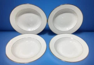 Juego de 4 cuencos de sopa clásicos vintage de platino Mikasa banda plateada porcelana de hueso L3202 - Imagen 1 de 12