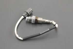Genuine Toyota Aygo 2014-on Yaris 2020-on oxygen sensor (post cat) 89465-0H070 - Picture 1 of 3