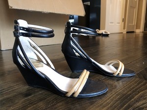 vince camuto lereena cut out wedge