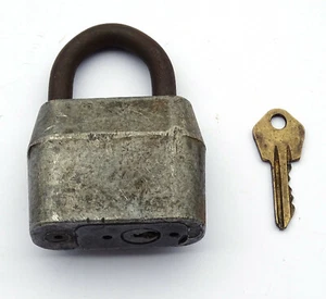 Ancien Cadenas à clé Soviétique. URSS/ СССР. Etat de marche. Avec 1 clé - Picture 1 of 4