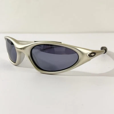 Gafas de sol Oakley Minute vintage plateadas negras lentes hechas en EE. UU. ADULTO PEQUEÑO-JUVENTUD Foto 1 de 4