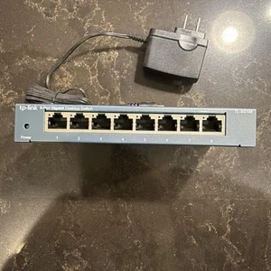 TP-Link 8 Port Gigabit Ethernet Network Switch - Ethernet Splitter (TL-SG108) - Picture 1 of 4