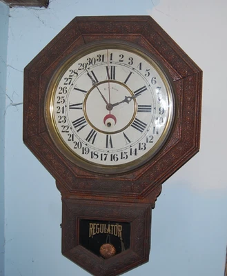 Grande 25" Ornado E.N. Reloj de Pared Calendario Regulador Octágono WELCH Foto 1 de 4