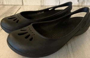 Sandalias planas Crocs Kadee para mujer talla 8 - Imagen 1 de 5