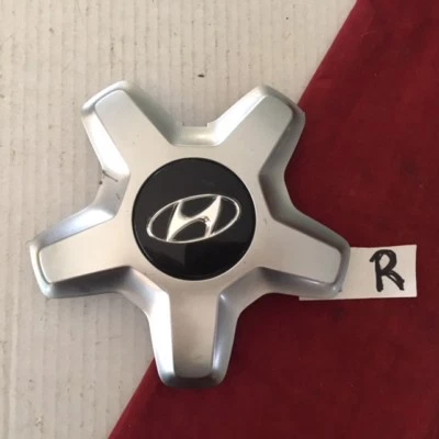#R 2012 - 2016 Hyundai Azera OEM Center Cap P/N 52960-3V000 - Image 1 of 4