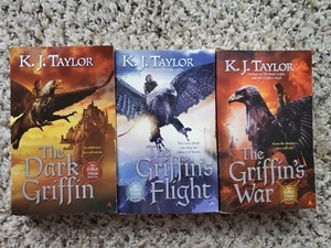 The Fallen Moon Series Trilogy Books 1-3 by K.J. Taylor Lot 3 Fantasy Paperbacks - Foto 1 di 3
