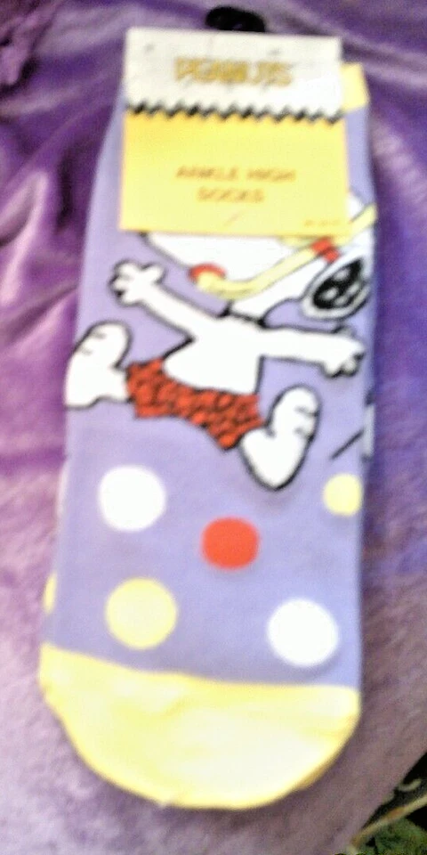 Peanuts Snoopy Women's Ankle High Socks SZ 9-11 NWT FREE SHIPPING SNORKEL - Image 1 of 1
