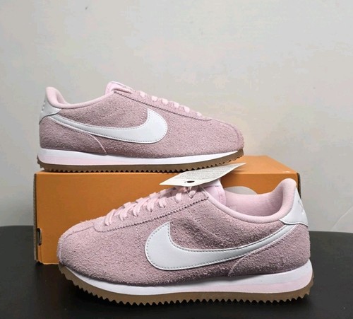 Nike donna Cortez VTNG taglia 6 5 rosa scamosciato fondo gomma FJ2530 600 nuove senza coperchio