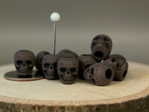 12 Kunststoff Totenkopf Perlen_11mm_ Schokobraun_ Pony Perlen_Oh What Fun - Bild 1 von 1