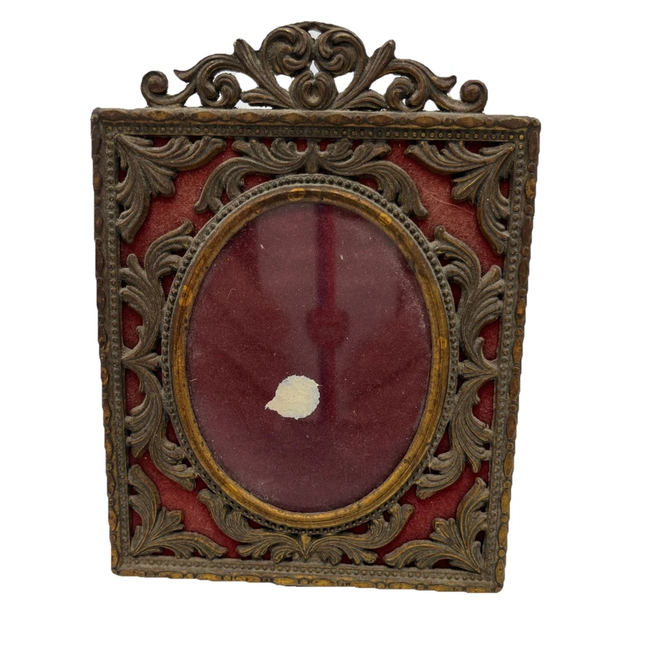 Marco de fotos italiano vintage de latón y terciopelo rojo hecho en Italia para acción Foto 1 de 4