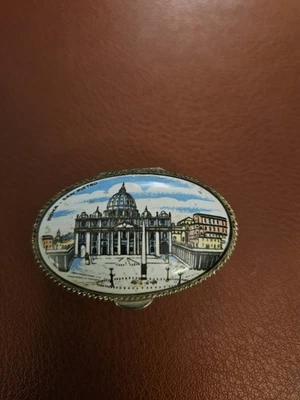 Caja de recuerdo de píldoras ovaladas de metal vintage con tapa de imagen de Roma S. Pietro Roma Foto 1 de 4