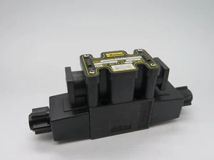 Parker D1VW8CNYCF4-75 Directional Control Valve 120V@60Hz .42A 4000 psi USED - Picture 1 of 2