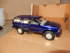 amt ertl promo 1995 CHEVROLET BLAZER RADER BLUE METALLIC - Picture 1 of 4