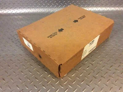 Estuche de 12 filtros de aceite para motocicletas Mitsubishi Acura Honda FL810 E7GZ6731A Foto 1 de 3