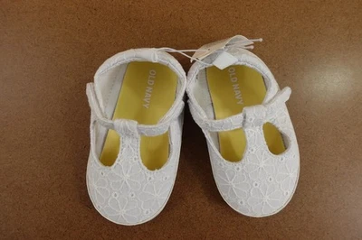 Tênis Old Navy bebê menina tamanho 18-24 meses bordado branco Mary-Jane novo com etiquetas - Imagem 1 de 4